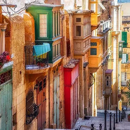 Contemporary Close To Valletta フロリアーナ